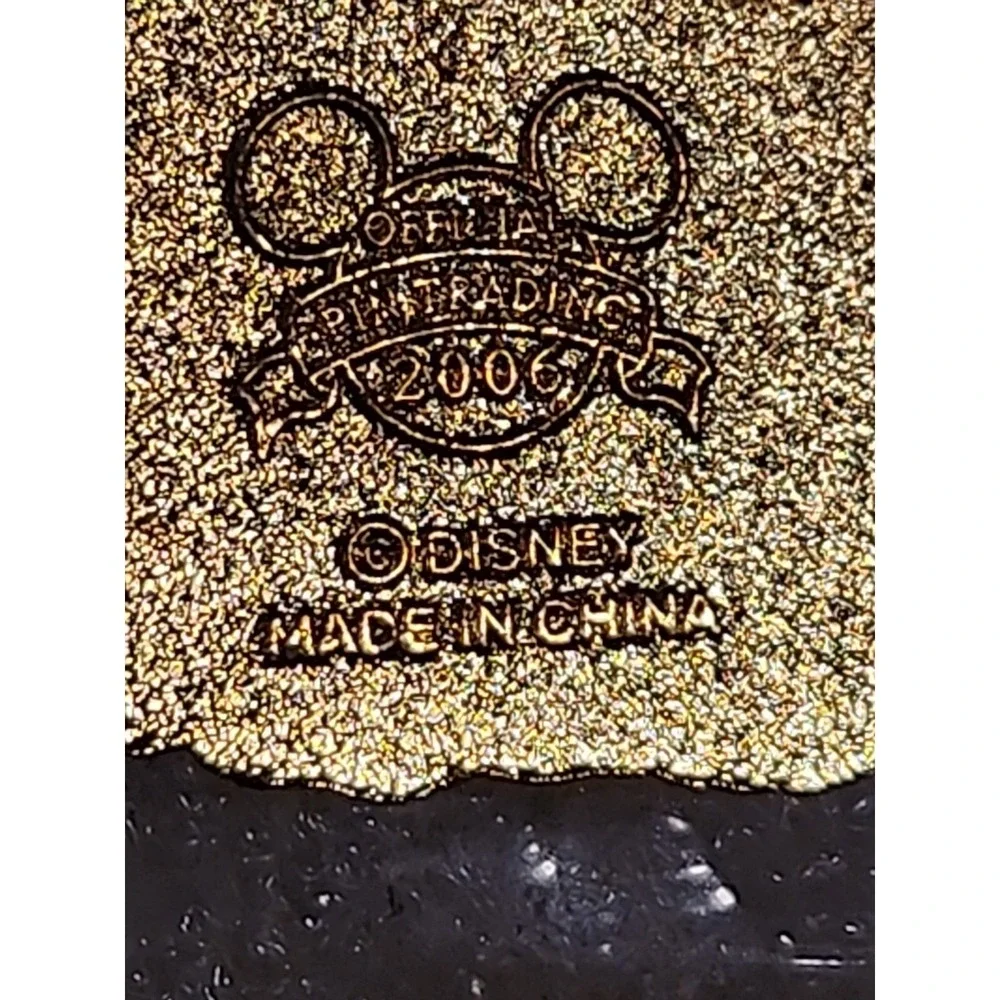 Disney Pin Pirates of the‎ Caribbean Mickey Donald Golden Treasure Scene 46842